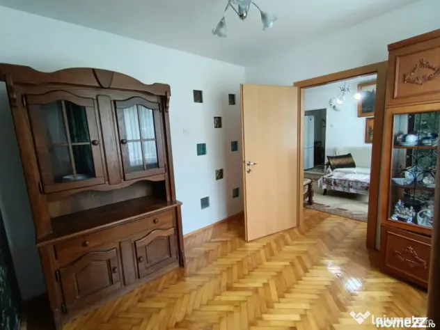 Apartament 4 camere, etaj 4/4, cu acoperiș – zona Sasar, - Baia Mare (Maramures)