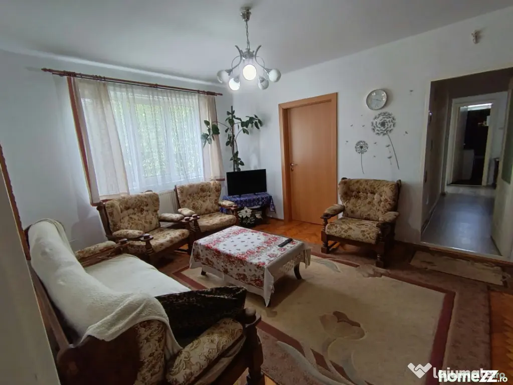 Apartament 4 camere, etaj 4/4, cu acoperiș – zona Sasar, - Baia Mare (Maramures)