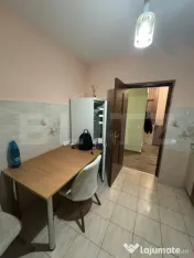 Apartament 2 camere, decomandat, parcare, zona Eroilor