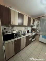 Apartament 2 camere, decomandat, parcare, zona Eroilor