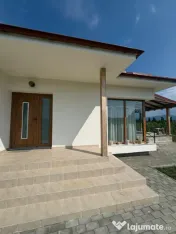 Casă nouă din cărămidă, 12 ari teren, complet mobilata