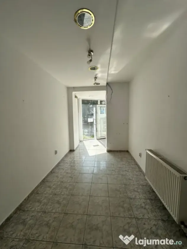 Spațiu comercial cu vad | 16 mp | Bulevardul Unirii | Acces - Baia Mare (Maramures)