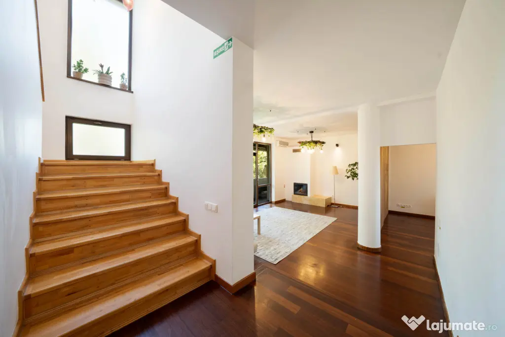 Vila individuala P+1+M*700 mp teren*337 mp construiti*Sector - Bucuresti (Bucuresti-Ilfov)