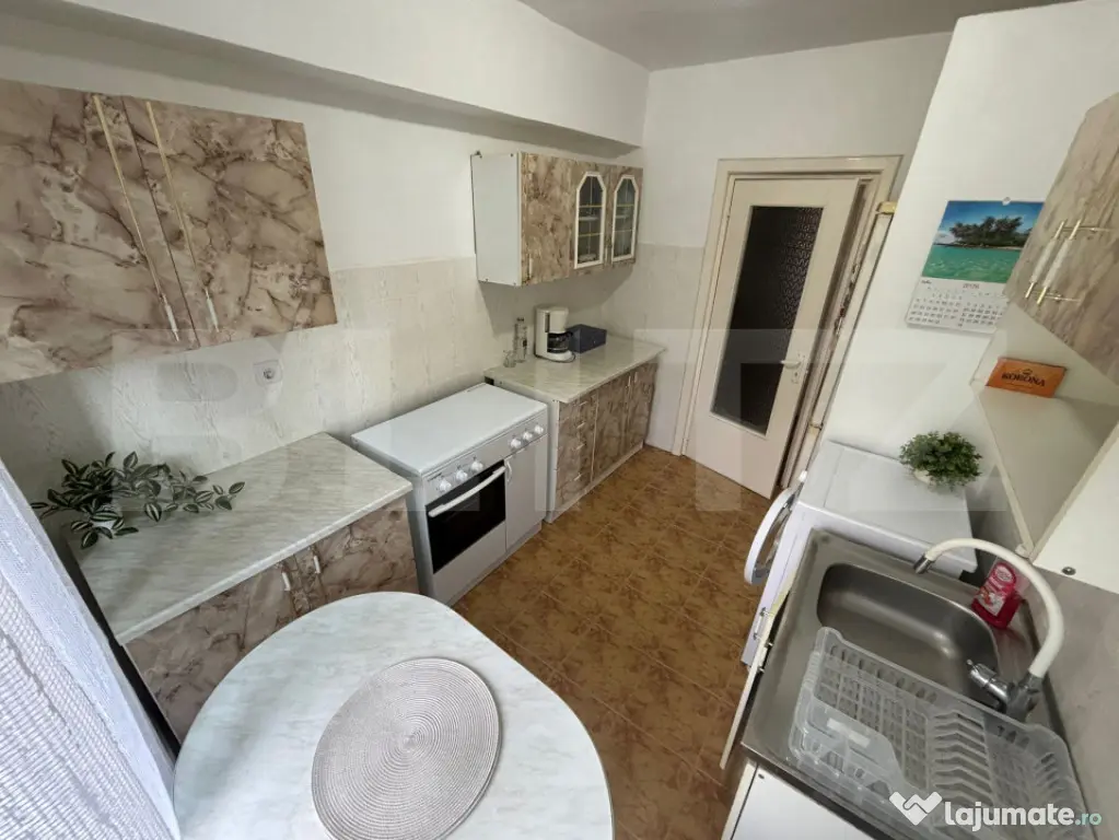 Apartament de vanzare, 3 camere, 70 mp, zona Dacia - Oradea (Bihor)