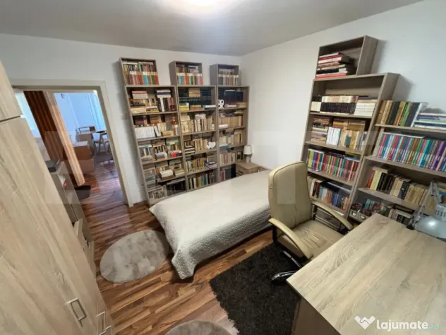Apartament de vanzare, 3 camere, 70 mp, zona Dacia - Oradea (Bihor)