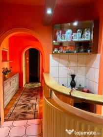 Închiriez apartament 3 camere Rogerius