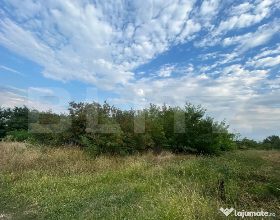 Teren intravilan 1.000 mp – priveliște panoramică asupra - Alba Iulia (Alba)