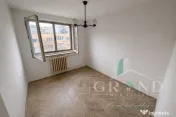 Apartament 3 camere, renovabil I zona Piata Flora I Mănăș 