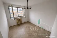 Apartament 3 camere, renovabil I zona Piata Flora I Mănăș 