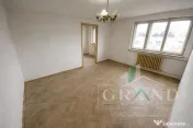 Apartament 3 camere, renovabil I zona Piata Flora I Mănăș 