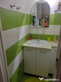 vând apartament 3 camere 