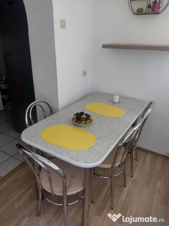vând apartament 3 camere