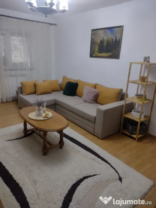 vând apartament 3 camere