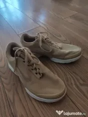 Adidași Nike piele întoarsă