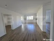 Apartament cu 3 camere, nemobilat, parcare, zona Porii 