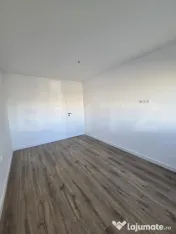 Apartament cu 3 camere, nemobilat, parcare, zona Porii 