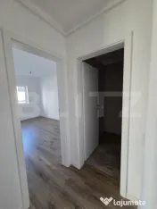 Apartament cu 3 camere, nemobilat, parcare, zona Porii 