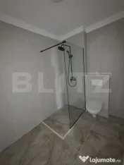 Apartament cu 3 camere, nemobilat, parcare, zona Porii 