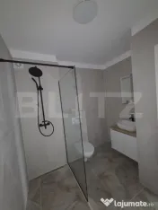 Apartament cu 3 camere, nemobilat, parcare, zona Porii 