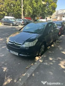 Citroen C4 autoturism.
