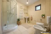 FILM! Rezidenta pe apreciabile conditii, in statiunea Sugas 