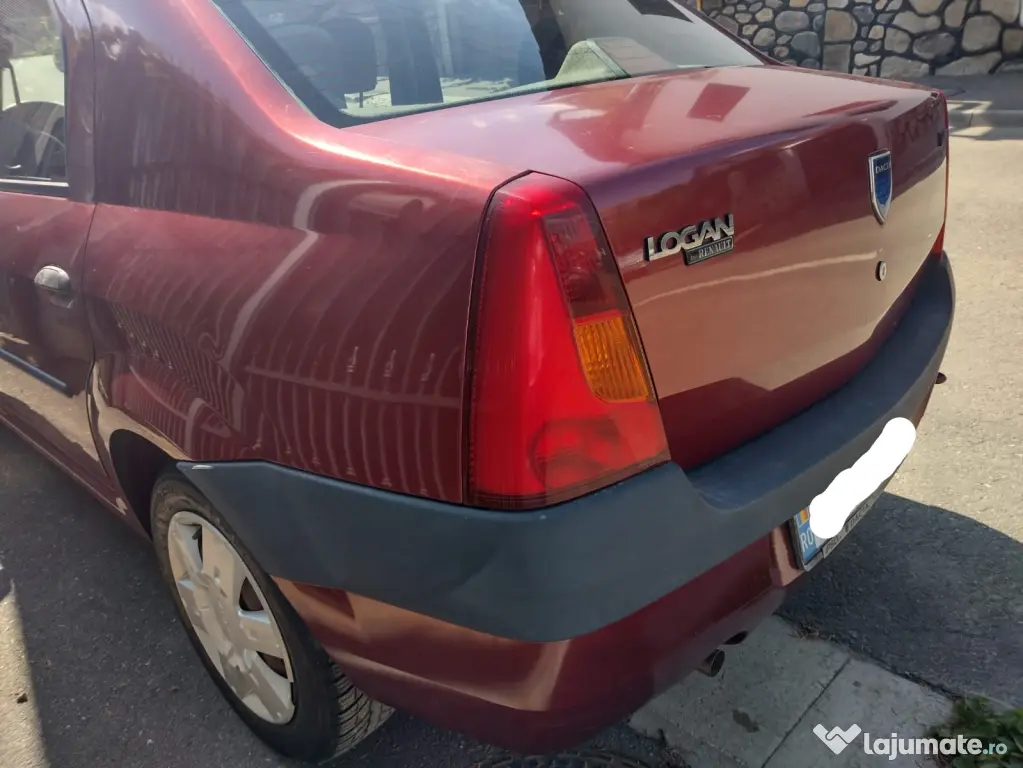 Se vinde Dacia Logan, oct. 2004, pe benzină, cu 86.300 km la bord.