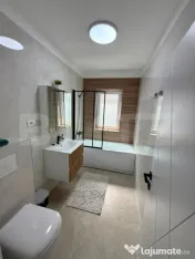 Apartament de închiriat cu 2 camere, terasă și loc de par 