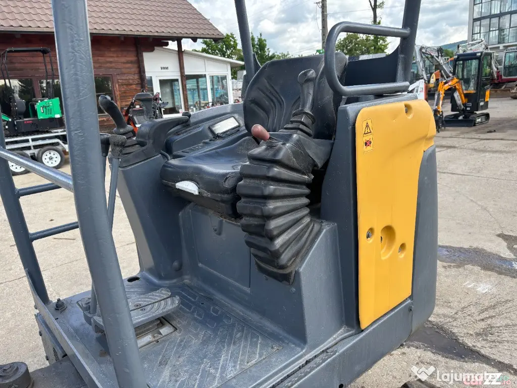 Miniexcavator Volvo EC18, 1.8 tone, 2016 - Negresti Oas (Satu-Mare)