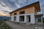 Casă cu priveliște deosebită – 232 mp + terasă 50 mp |