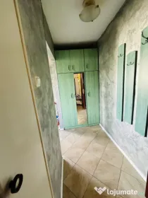 Apartament de vanzare semidecomandat ,3 camere 60 mp , zona
