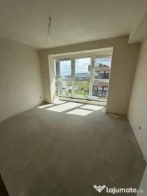 Apartament de vanzare semidecomandat ,3 camere 57 mp , zona