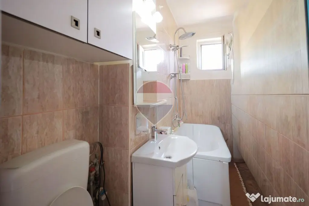 De vânzare apartament cu 2 camere, în zona Nufărul - Oradea (Bihor)