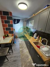 DE VÂNZARE – APARTAMENT CU 3 CAMERE 