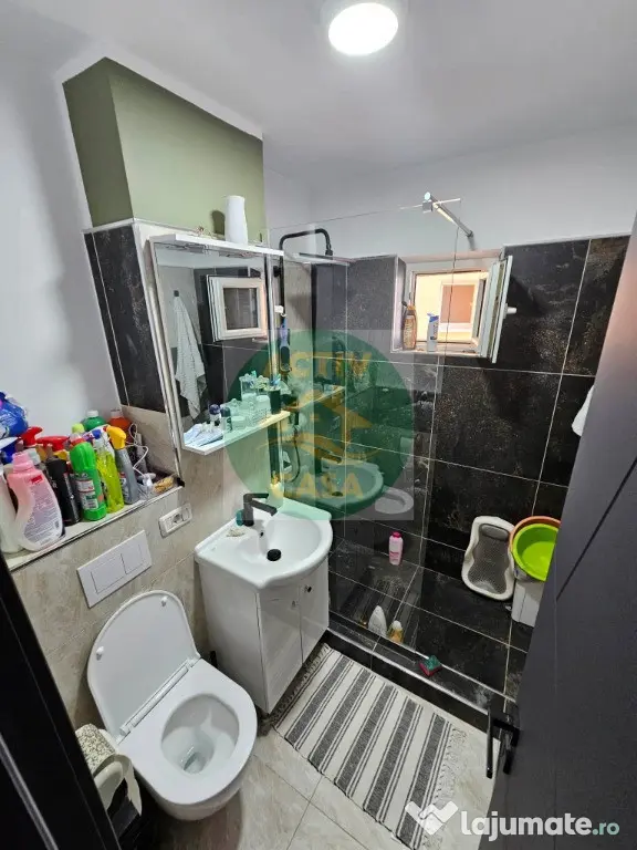DE VÂNZARE – APARTAMENT CU 3 CAMERE - Roman (Neamt)