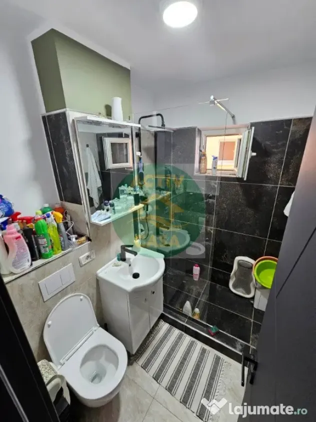 DE VÂNZARE – APARTAMENT CU 3 CAMERE - Roman (Neamt)