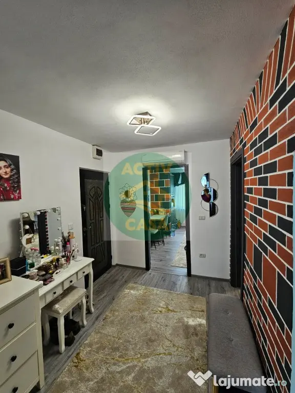 DE VÂNZARE – APARTAMENT CU 3 CAMERE - Roman (Neamt)