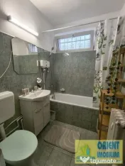 Tomis 1, Spital, de inchiriat apartament 3 camere, parter, mobilat 