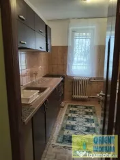 Tomis 1, Spital, de inchiriat apartament 3 camere, parter, mobilat 