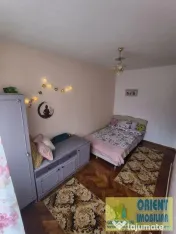 Tomis 1, Spital, de inchiriat apartament 3 camere, parter, mobilat 