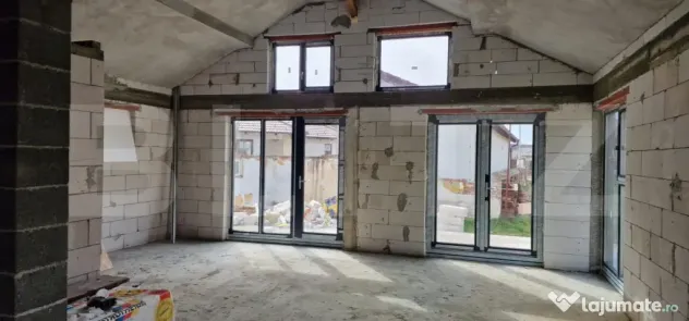 Casă la roșu, teren 2.712 mp, utilități pe parcelă – - Alba Iulia (Alba)