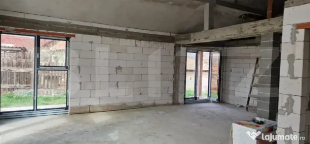 Casă la roșu, teren 2.712 mp, utilități pe parcelă – - Alba Iulia (Alba)