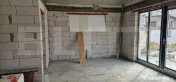 Casă la roșu, teren 2.712 mp, utilități pe parcelă – 