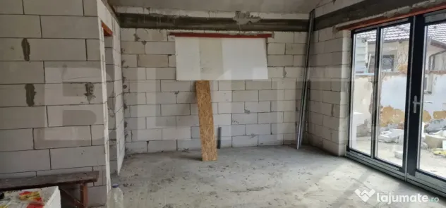 Casă la roșu, teren 2.712 mp, utilități pe parcelă – - Alba Iulia (Alba)