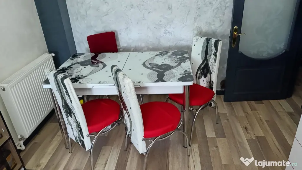 Mobilier living masa si 4 scaune