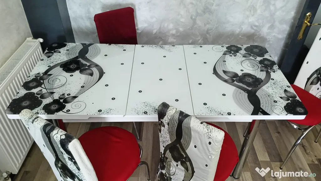Mobilier living masa si 4 scaune