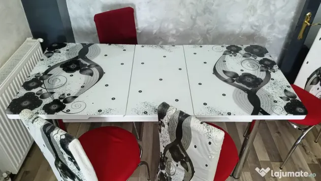 Mobilier living masa si 4 scaune