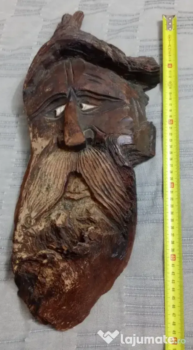Masca sculptata in lemn masiv arta naiva romaneasca