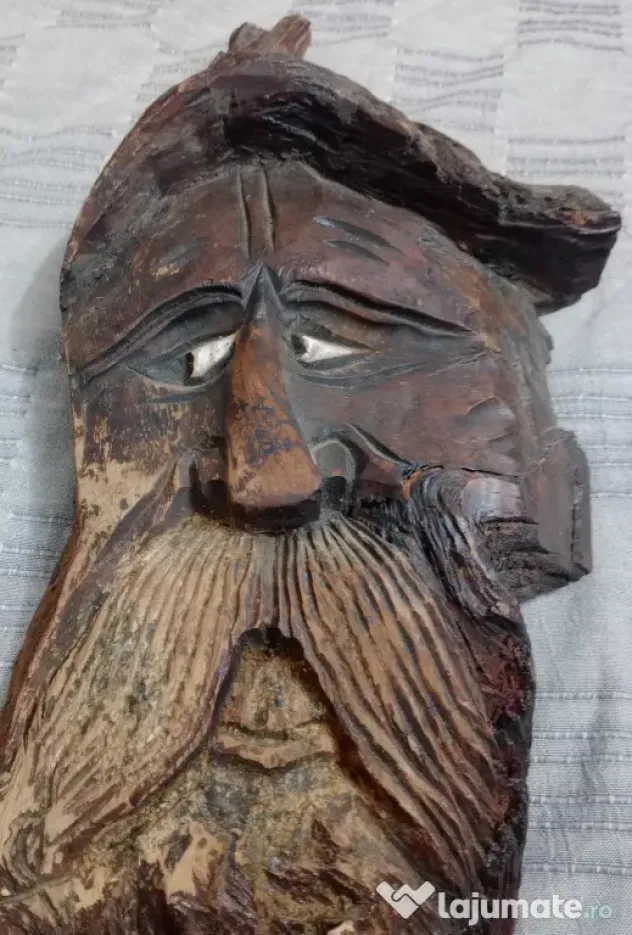 Masca sculptata in lemn masiv arta naiva romaneasca