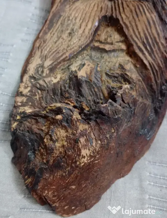 Masca sculptata in lemn masiv arta naiva romaneasca