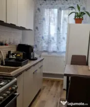 Apartament de 3 camere, semidecomandat, in zona Centru